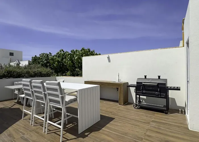 3 Bd Penthouse Bbq Near Medano Holiday home