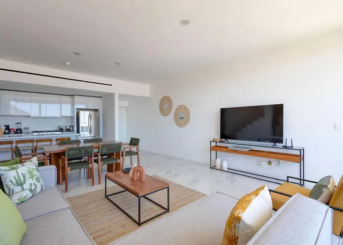 3 Bd Penthouse Bbq Near Medano *