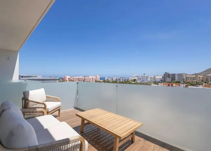 3 Bd Penthouse Bbq Near Medano Holiday home