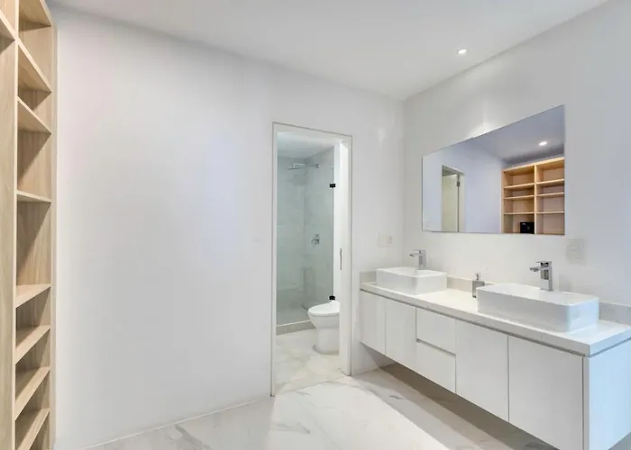 3 Bd Penthouse Bbq Near Medano